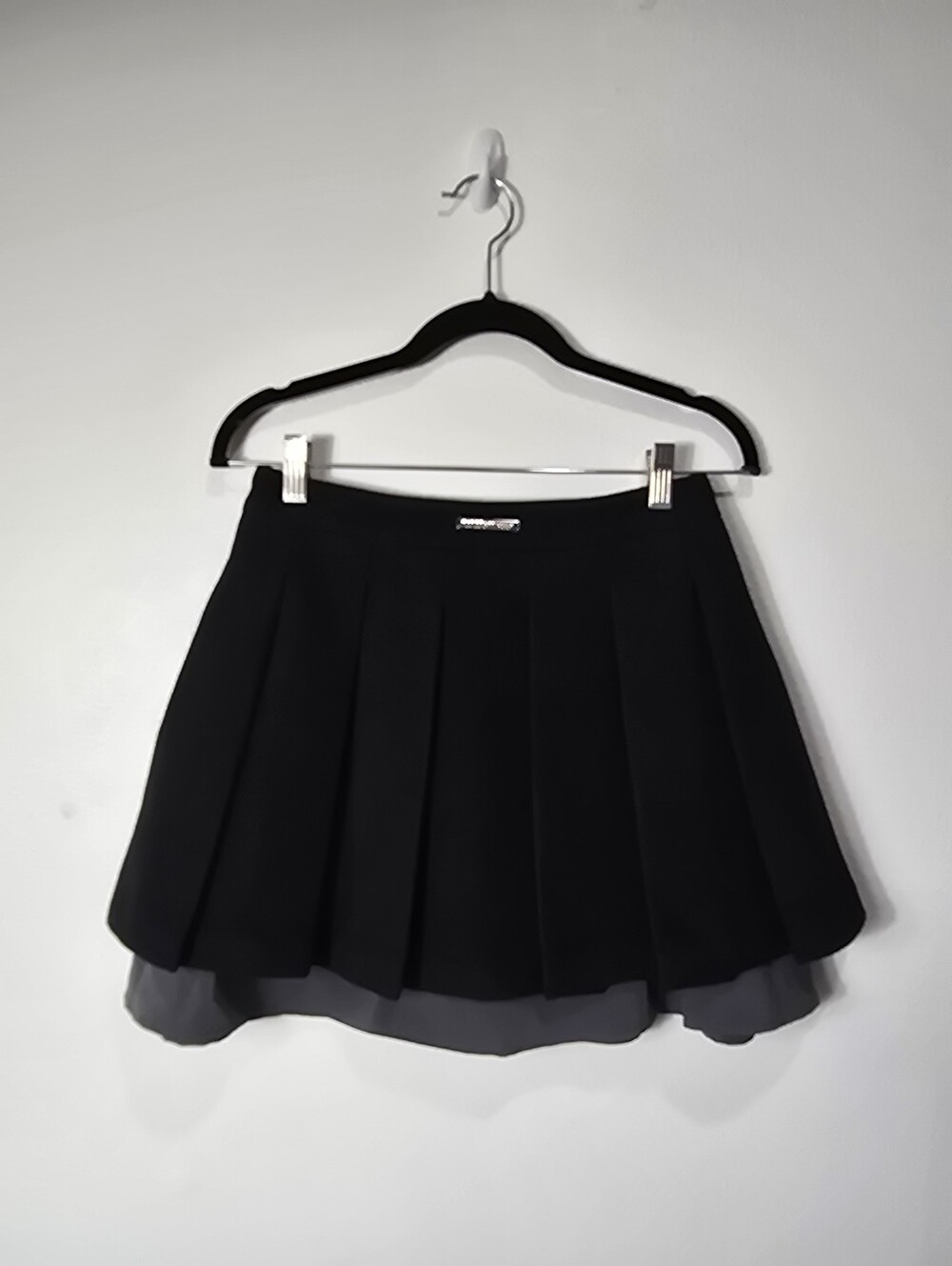 Prepoy Luluswings Black Pleated Mini Skirt with Contrast Hem.